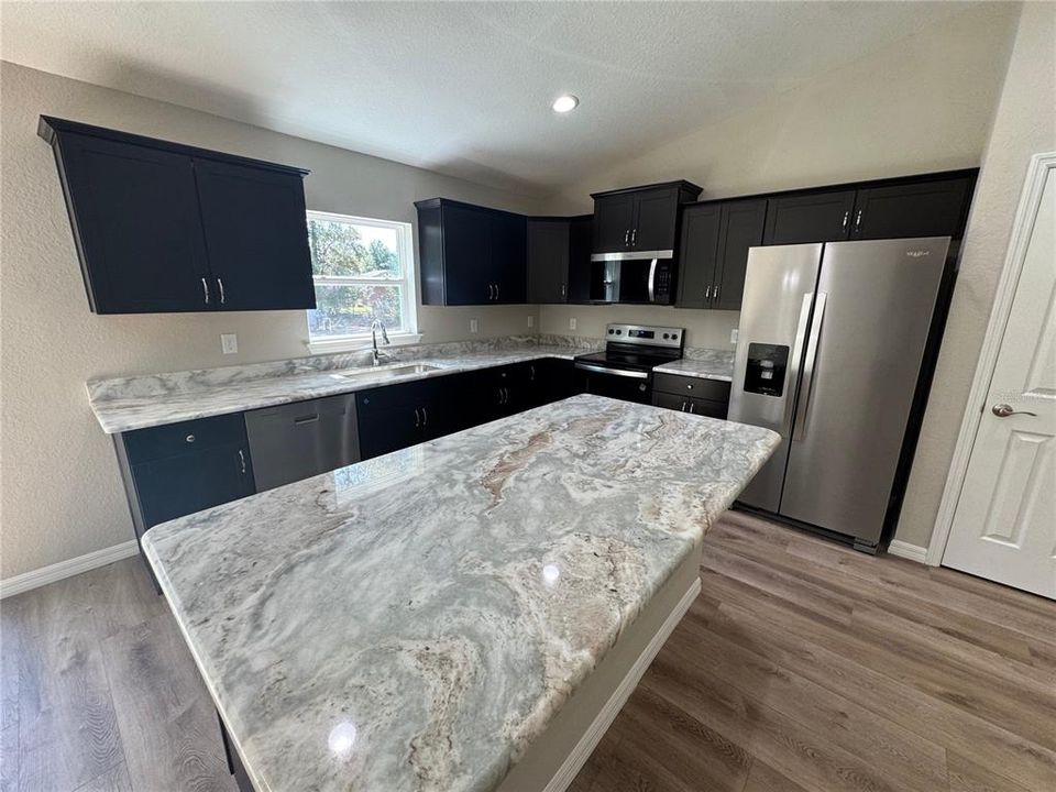 待售: $242,000 (3 贝兹, 2 浴室, 1399 平方英尺)