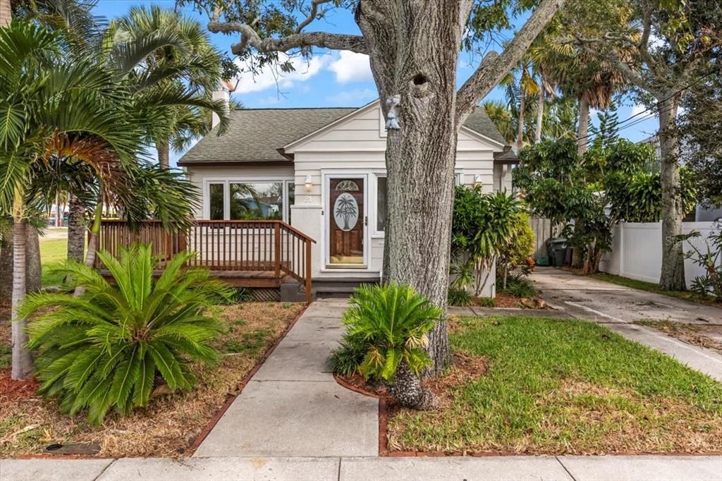 Recently Sold: $179,900 (2 beds, 1 baths, 840 Square Feet)