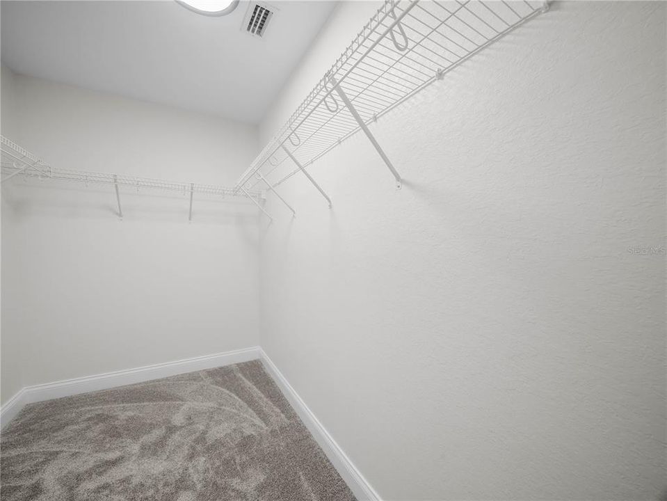 合同活跃: $259,000 (3 贝兹, 2 浴室, 1279 平方英尺)