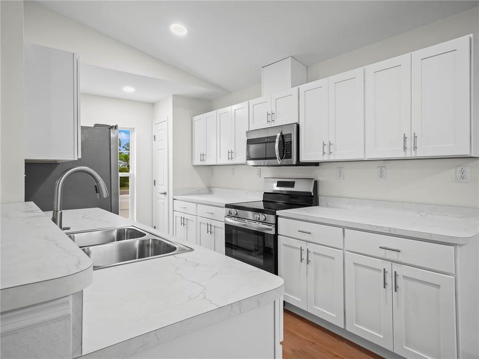 合同活跃: $259,000 (3 贝兹, 2 浴室, 1279 平方英尺)