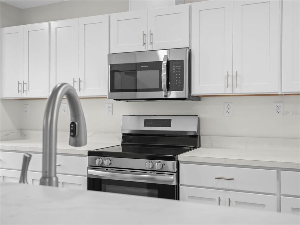 合同活跃: $259,000 (3 贝兹, 2 浴室, 1279 平方英尺)