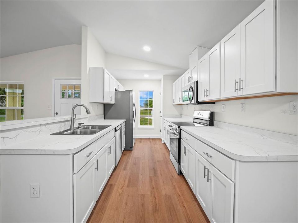 合同活跃: $259,000 (3 贝兹, 2 浴室, 1279 平方英尺)