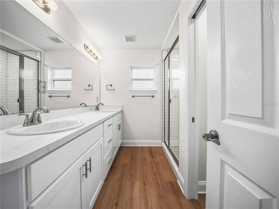 合同活跃: $259,000 (3 贝兹, 2 浴室, 1279 平方英尺)