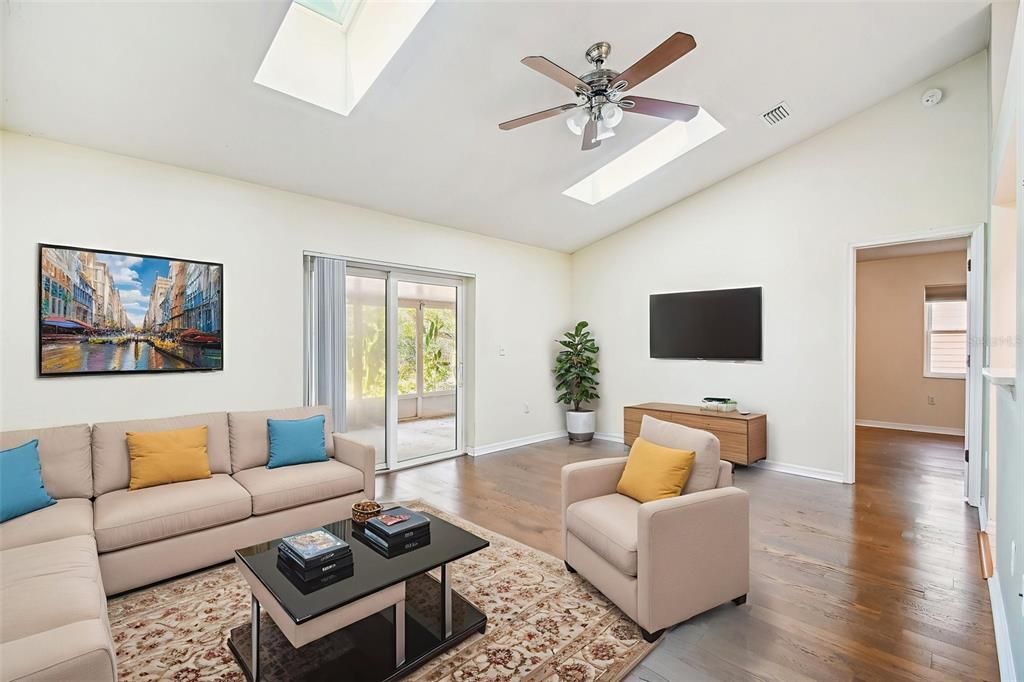 For Sale: $350,000 (3 beds, 2 baths, 1312 Square Feet)