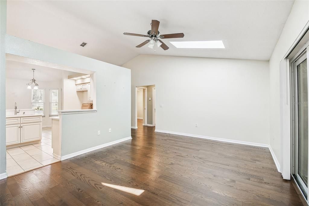 For Sale: $350,000 (3 beds, 2 baths, 1312 Square Feet)