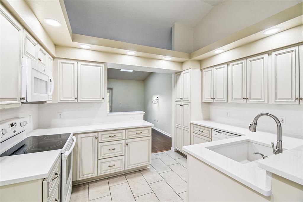 For Sale: $350,000 (3 beds, 2 baths, 1312 Square Feet)