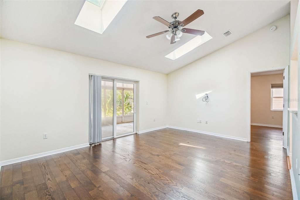 For Sale: $350,000 (3 beds, 2 baths, 1312 Square Feet)