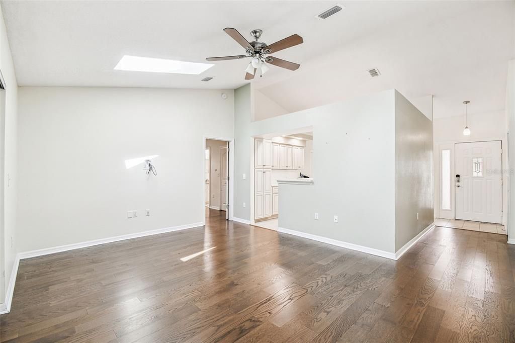 For Sale: $350,000 (3 beds, 2 baths, 1312 Square Feet)