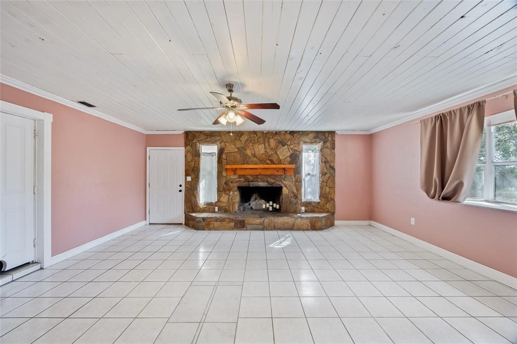 For Sale: $370,000 (3 beds, 2 baths, 1750 Square Feet)