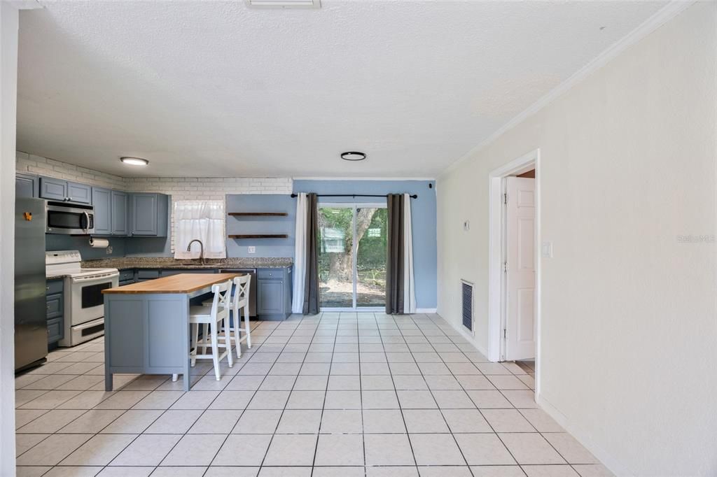 For Sale: $370,000 (3 beds, 2 baths, 1750 Square Feet)