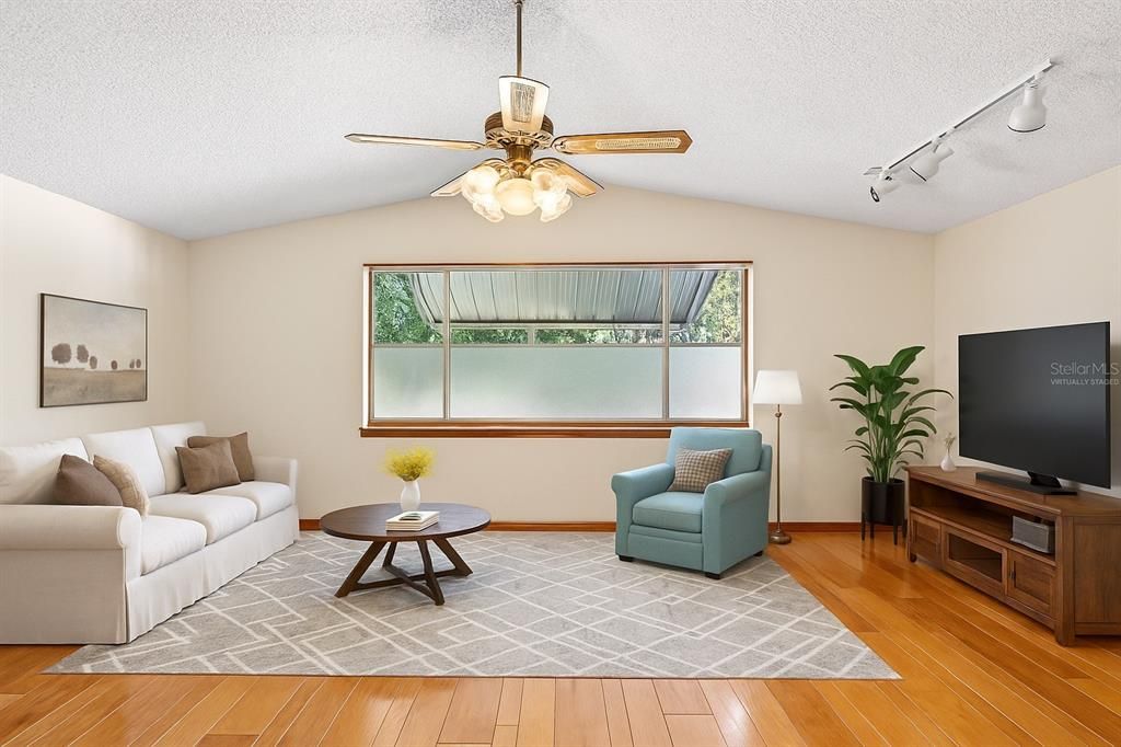 En Venta: $420,000 (4 camas, 2 baños, 2460 Pies cuadrados)