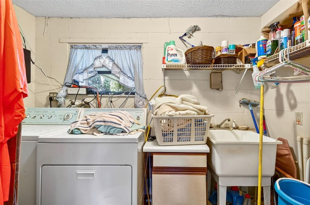 En Venta: $420,000 (4 camas, 2 baños, 2460 Pies cuadrados)