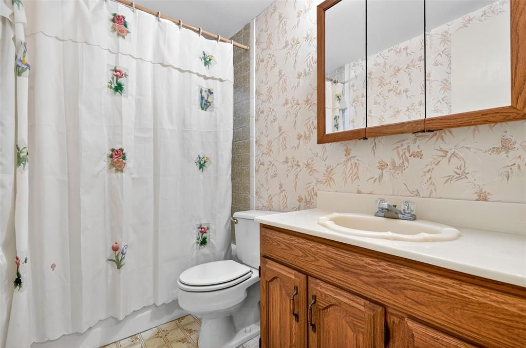 En Venta: $420,000 (4 camas, 2 baños, 2460 Pies cuadrados)