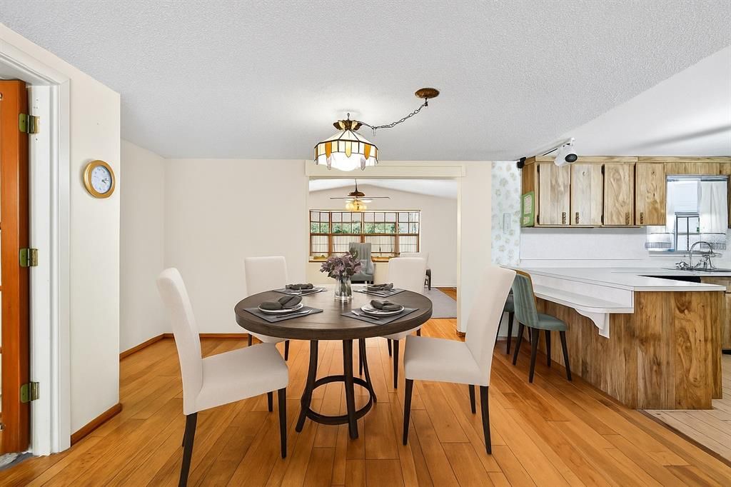 En Venta: $420,000 (4 camas, 2 baños, 2460 Pies cuadrados)