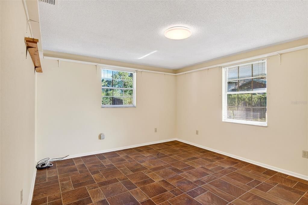 En Venta: $420,000 (4 camas, 2 baños, 2460 Pies cuadrados)