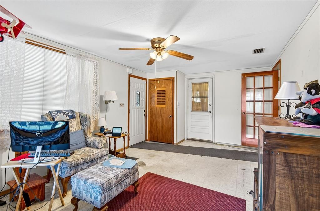 En Venta: $420,000 (4 camas, 2 baños, 2460 Pies cuadrados)