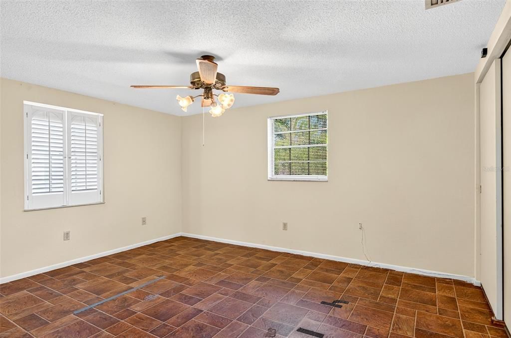 En Venta: $420,000 (4 camas, 2 baños, 2460 Pies cuadrados)