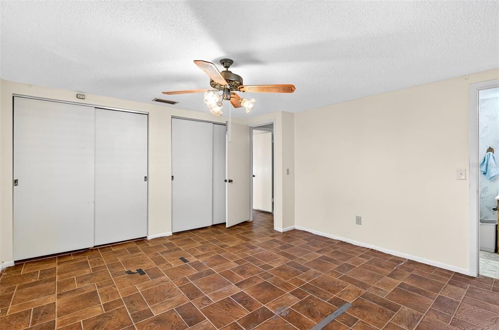 En Venta: $420,000 (4 camas, 2 baños, 2460 Pies cuadrados)