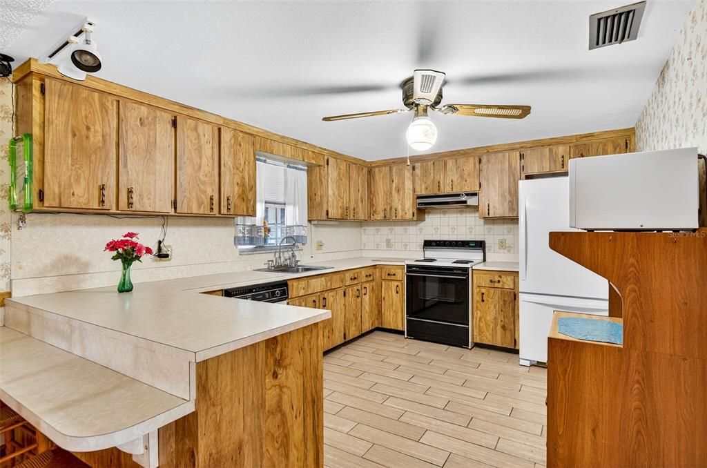 En Venta: $420,000 (4 camas, 2 baños, 2460 Pies cuadrados)