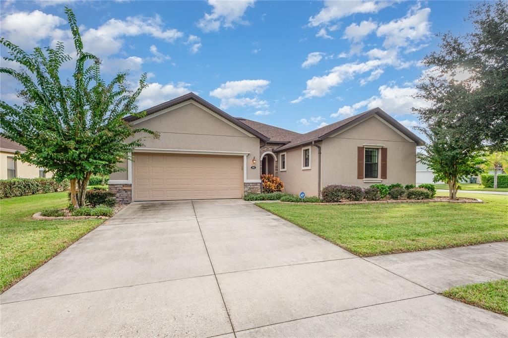 For Sale: $385,000 (3 beds, 2 baths, 2259 Square Feet)