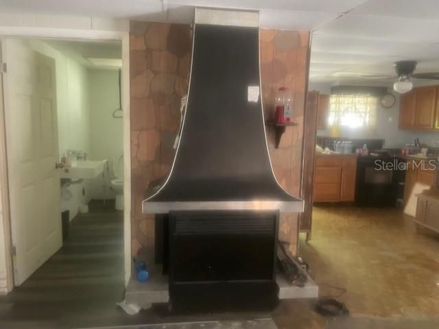 合同活跃: $329,900 (2 贝兹, 1 浴室, 1020 平方英尺)