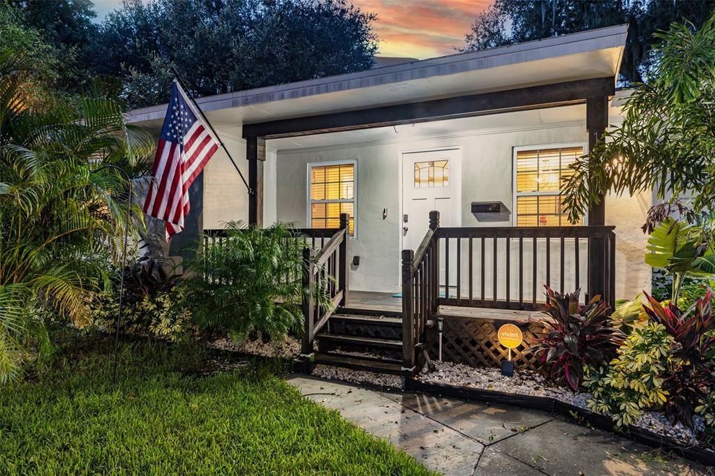 For Rent: $2,999 (3 beds, 2 baths, 1114 Square Feet)