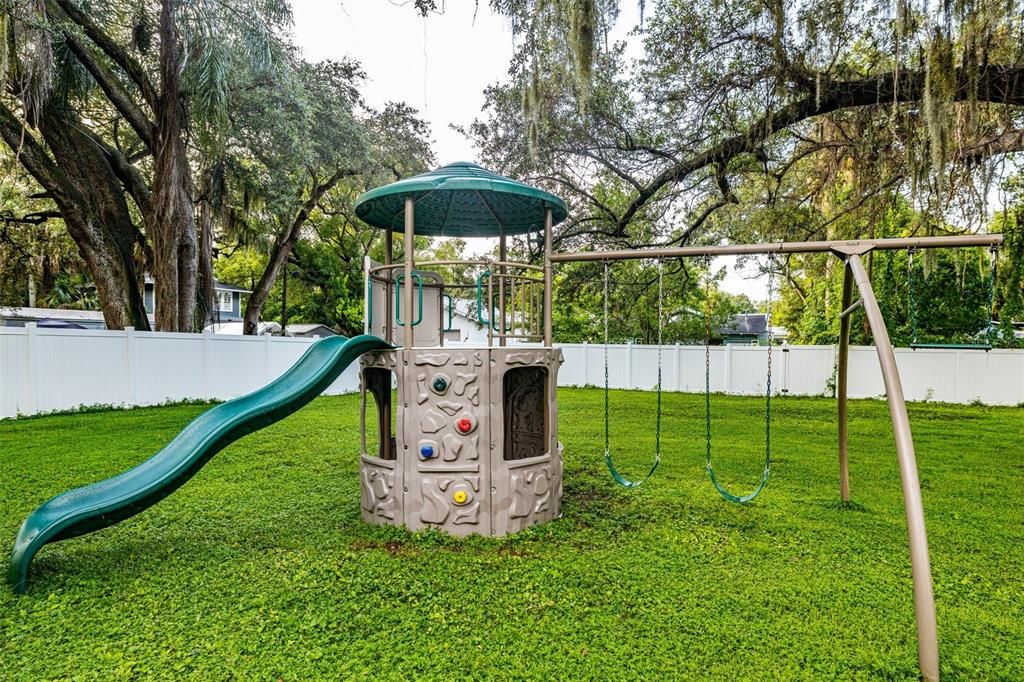 For Rent: $2,999 (3 beds, 2 baths, 1114 Square Feet)