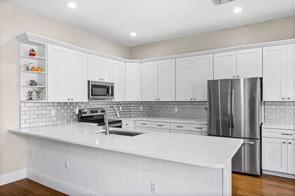 Под контрактом: $875,000 (4 спален, 3 ванн, 2801 Квадратных фут)