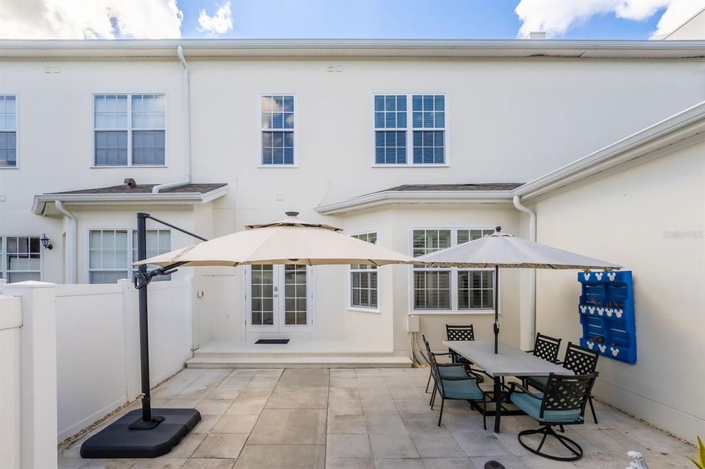 Под контрактом: $875,000 (4 спален, 3 ванн, 2801 Квадратных фут)