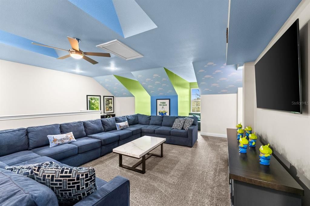 Под контрактом: $875,000 (4 спален, 3 ванн, 2801 Квадратных фут)