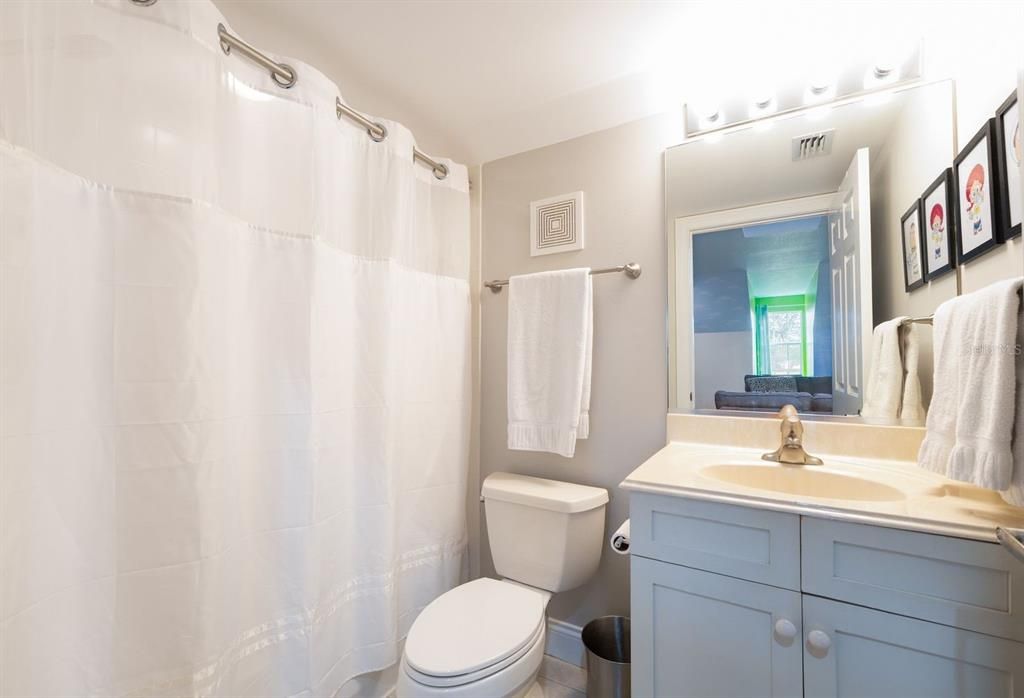 Под контрактом: $875,000 (4 спален, 3 ванн, 2801 Квадратных фут)