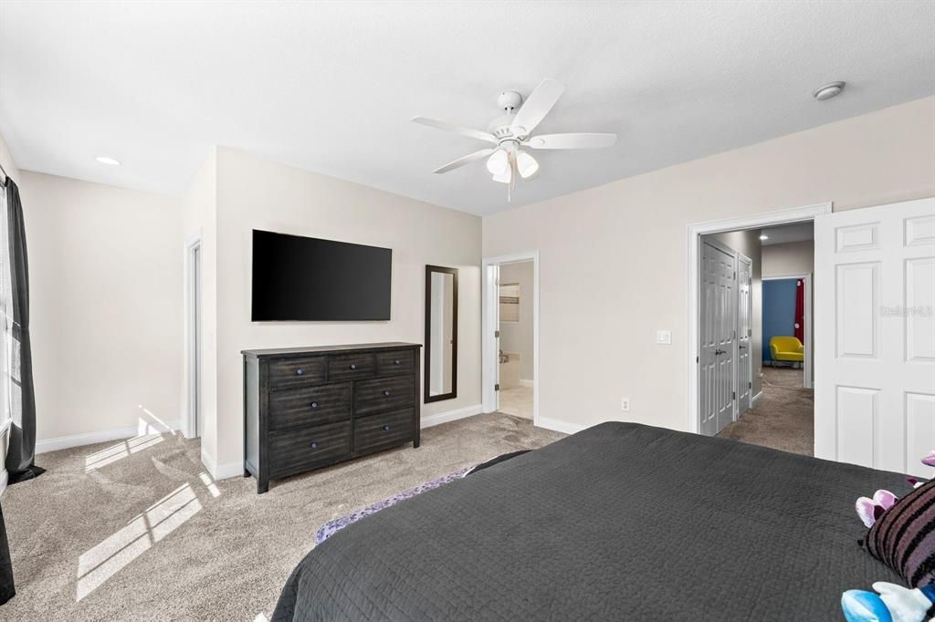 Под контрактом: $875,000 (4 спален, 3 ванн, 2801 Квадратных фут)