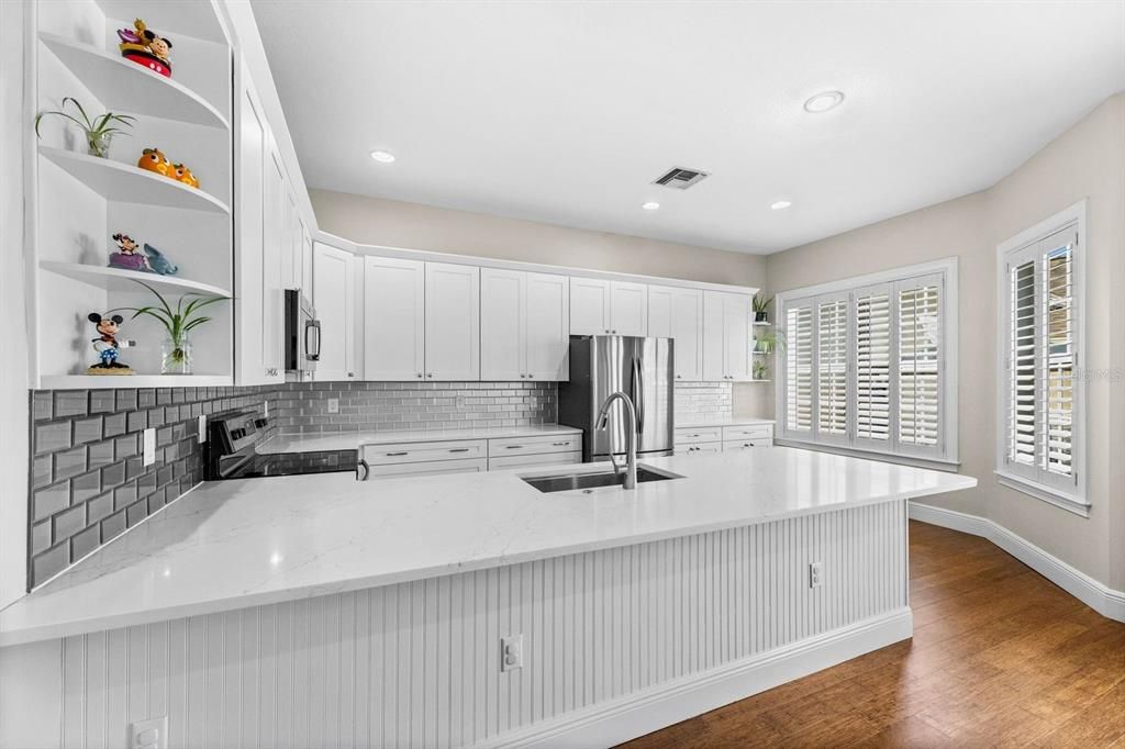 Под контрактом: $875,000 (4 спален, 3 ванн, 2801 Квадратных фут)