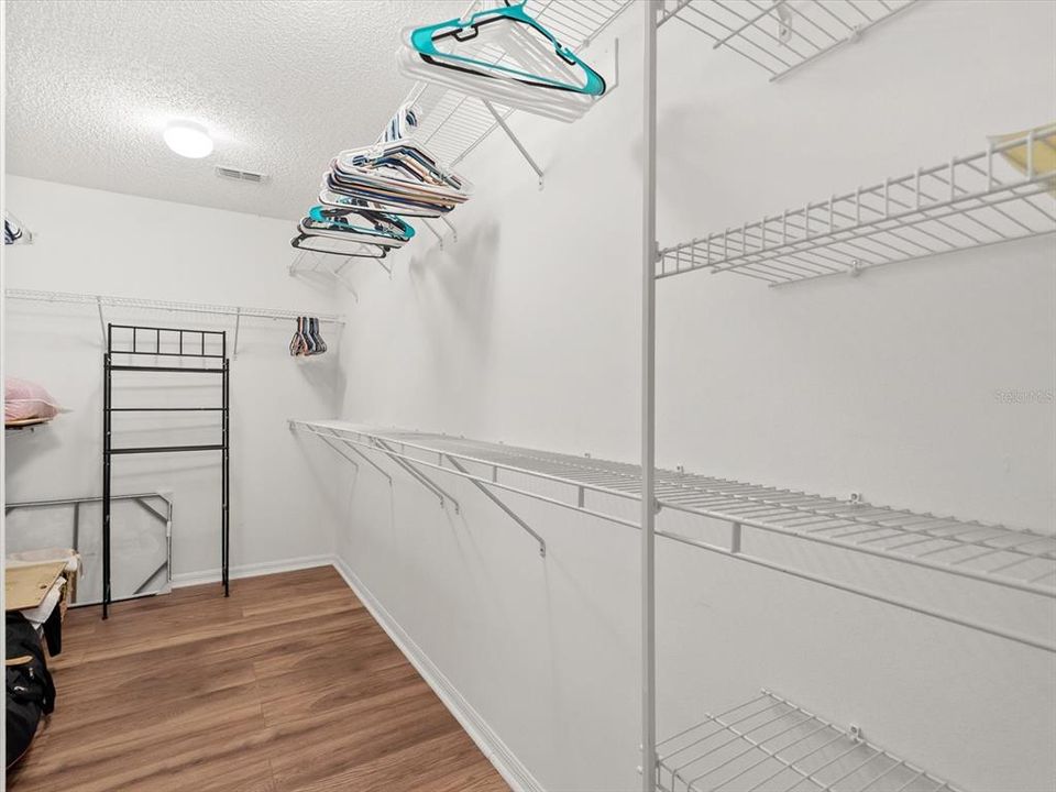 Active With Contract: $484,990 (4 beds, 2 baths, 2524 Square Feet)