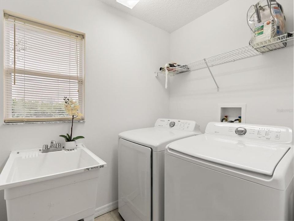 Active With Contract: $484,990 (4 beds, 2 baths, 2524 Square Feet)