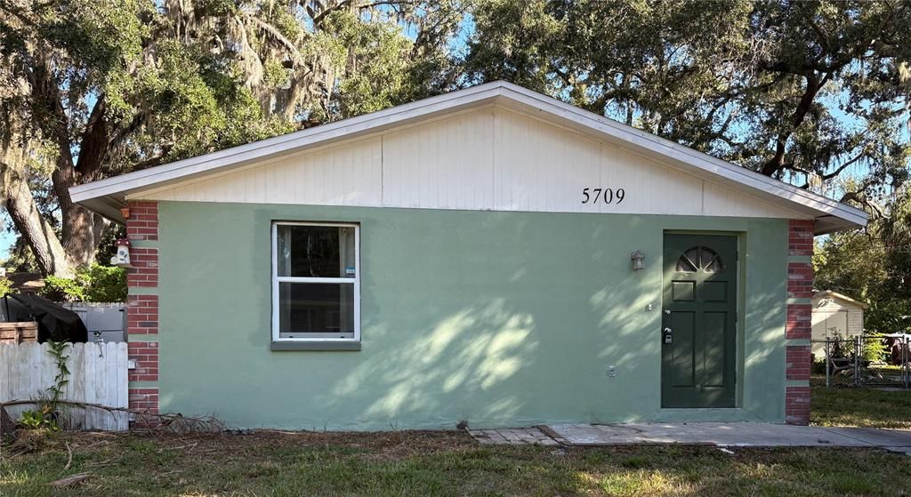 Recently Rented: $1,500 (2 beds, 1 baths, 750 Square Feet)