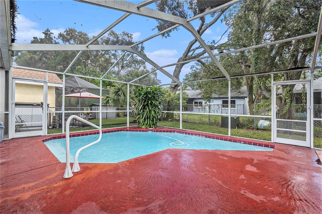 合同活跃: $224,900 (3 贝兹, 2 浴室, 1334 平方英尺)