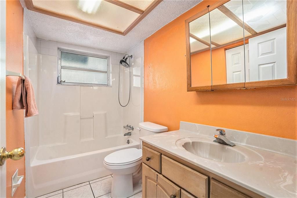 合同活跃: $224,900 (3 贝兹, 2 浴室, 1334 平方英尺)