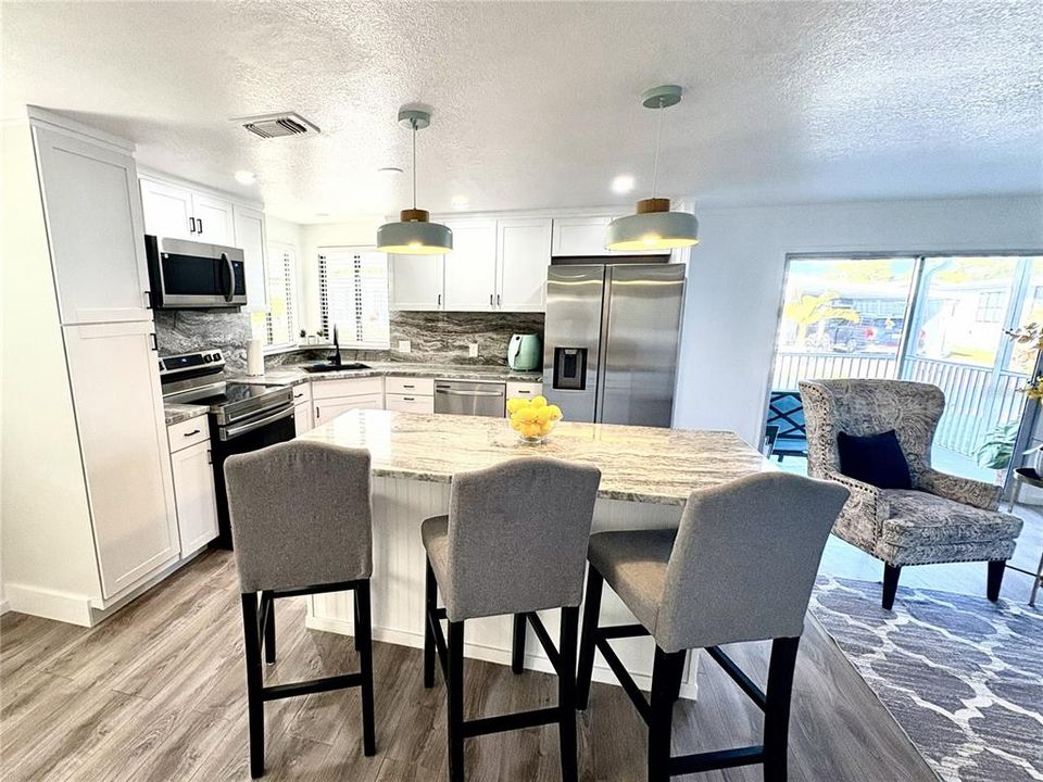 For Sale: $199,900 (2 beds, 2 baths, 960 Square Feet)