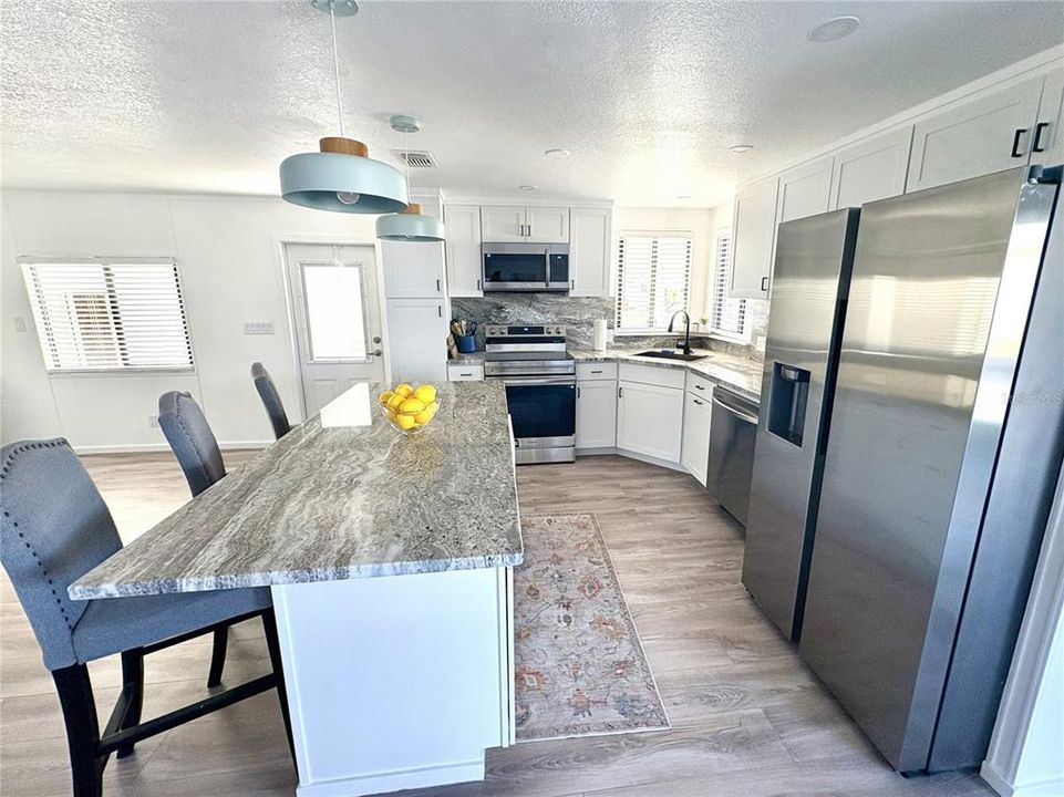 For Sale: $199,900 (2 beds, 2 baths, 960 Square Feet)