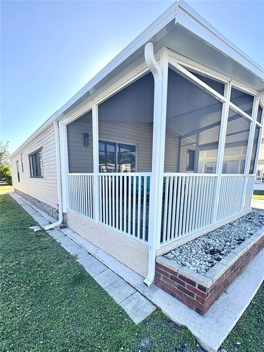 For Sale: $199,900 (2 beds, 2 baths, 960 Square Feet)