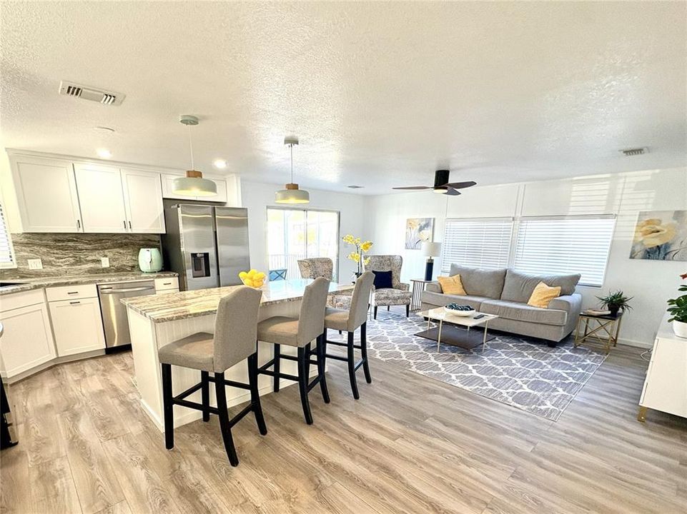 For Sale: $199,900 (2 beds, 2 baths, 960 Square Feet)