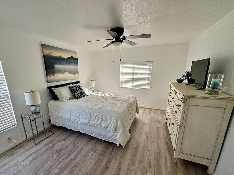 For Sale: $199,900 (2 beds, 2 baths, 960 Square Feet)