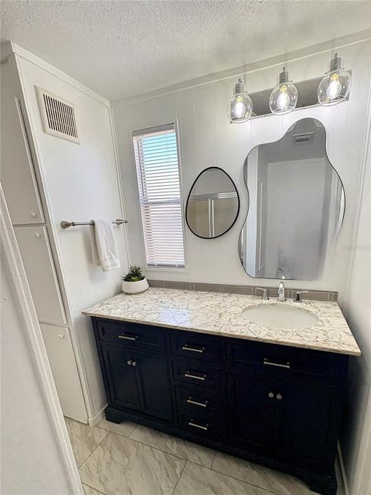 For Sale: $199,900 (2 beds, 2 baths, 960 Square Feet)