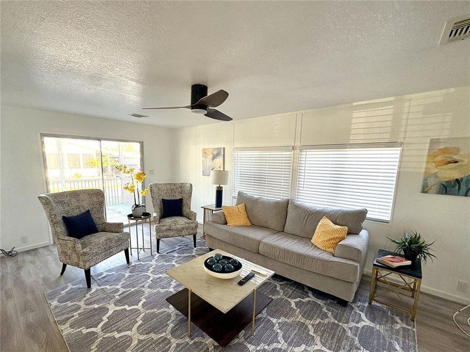 For Sale: $199,900 (2 beds, 2 baths, 960 Square Feet)