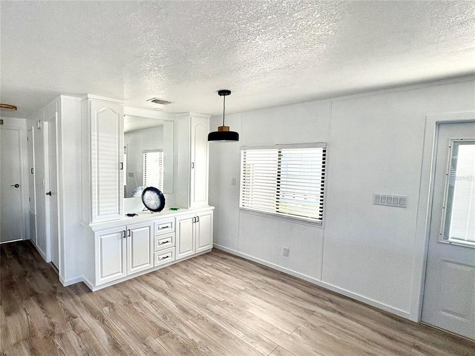 For Sale: $199,900 (2 beds, 2 baths, 960 Square Feet)