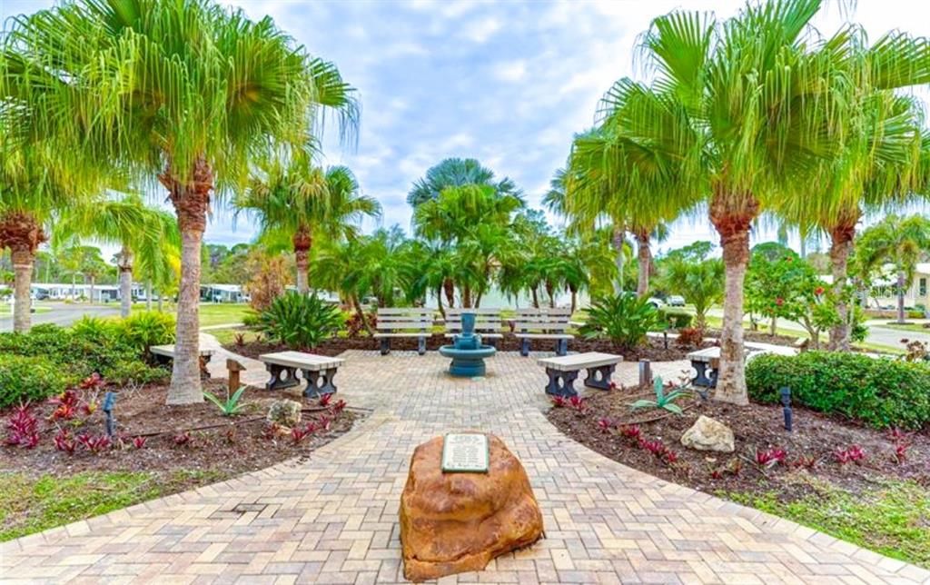 For Sale: $199,900 (2 beds, 2 baths, 960 Square Feet)