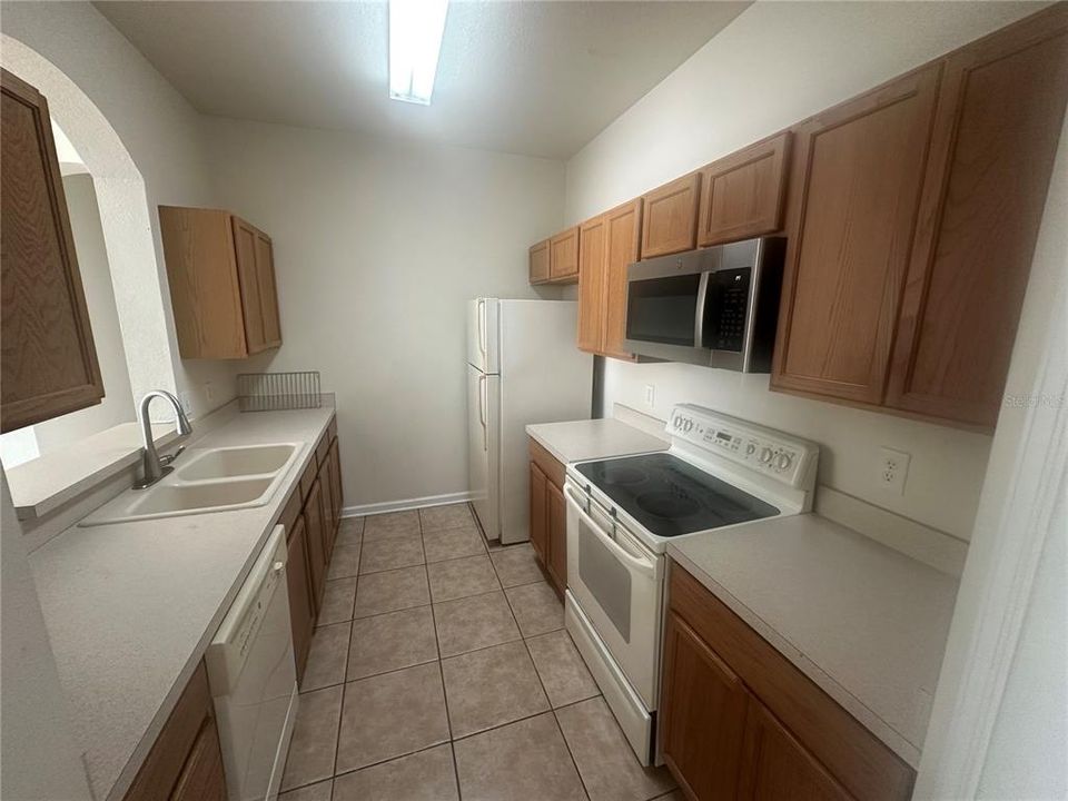 В аренду: $1,665 (3 спален, 2 ванн, 1411 Квадратных фут)