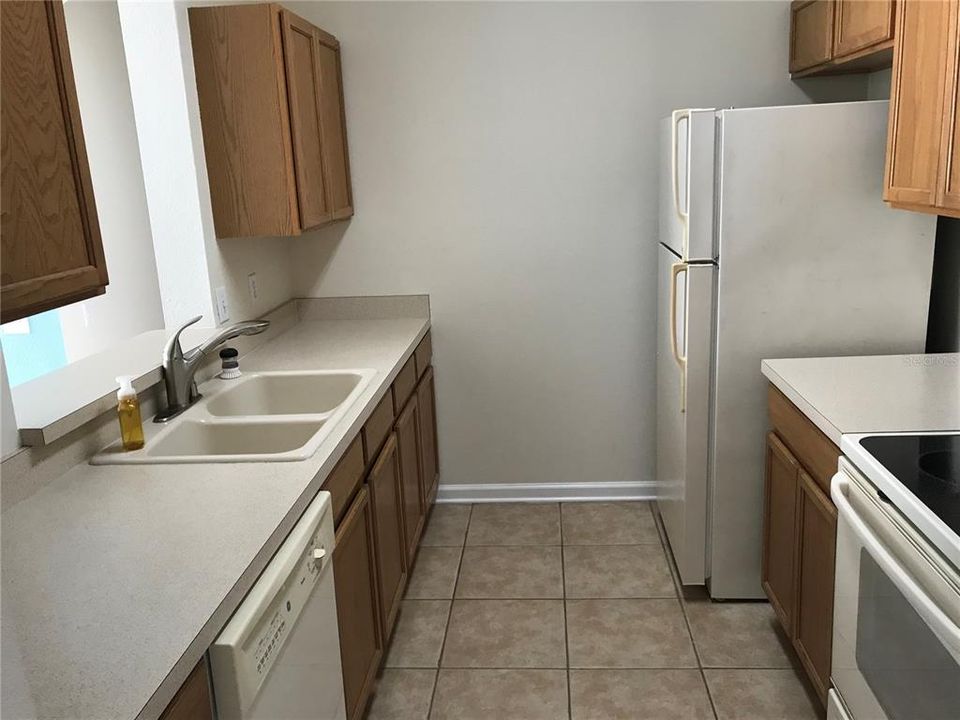 В аренду: $1,665 (3 спален, 2 ванн, 1411 Квадратных фут)