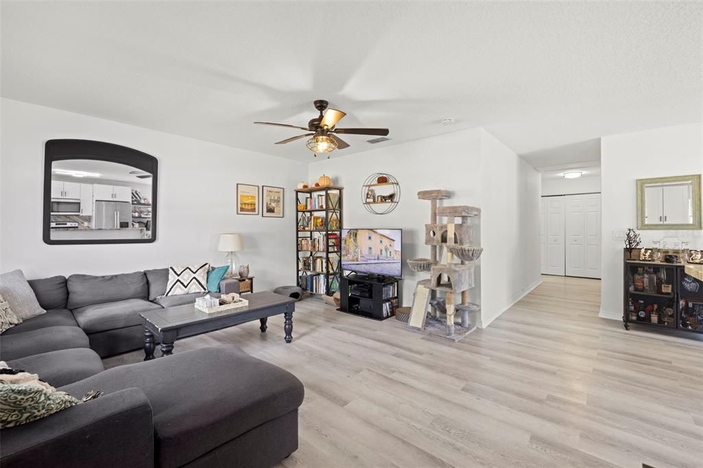 For Sale: $350,000 (3 beds, 2 baths, 1215 Square Feet)